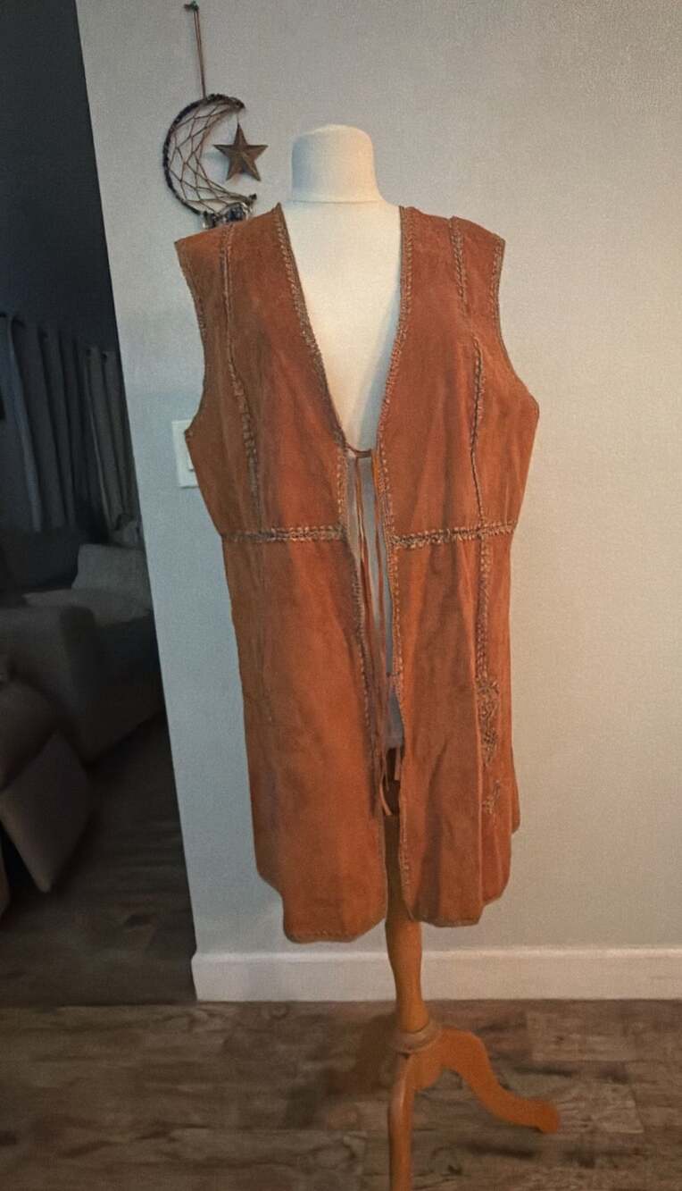 Mechant Suede Vest Size XL Brown suede Boho Embroidered Trim
